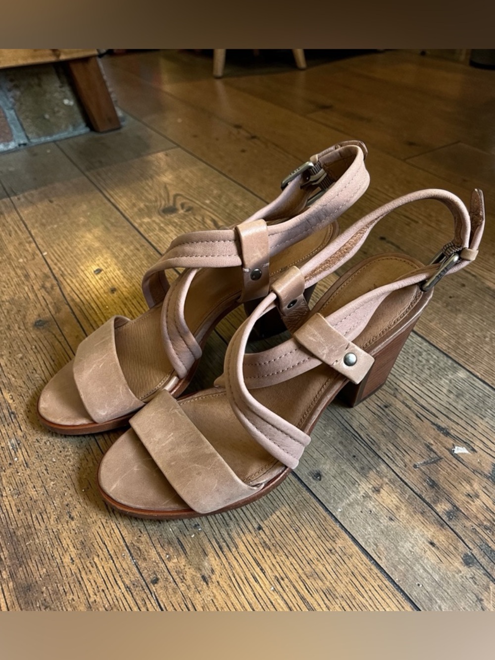 Frye Dani Crisscross Sandals Leather Upper With‎ Stacked Block Heels Size 8M